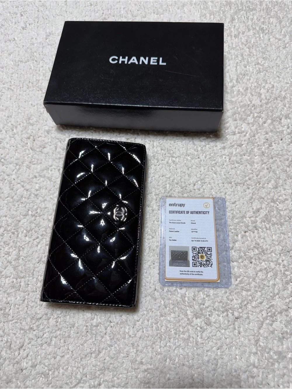 Vintage Chanel Black Patent Leather Yen Wallet Quilted CC Long Wallet - Picture 2 of 8